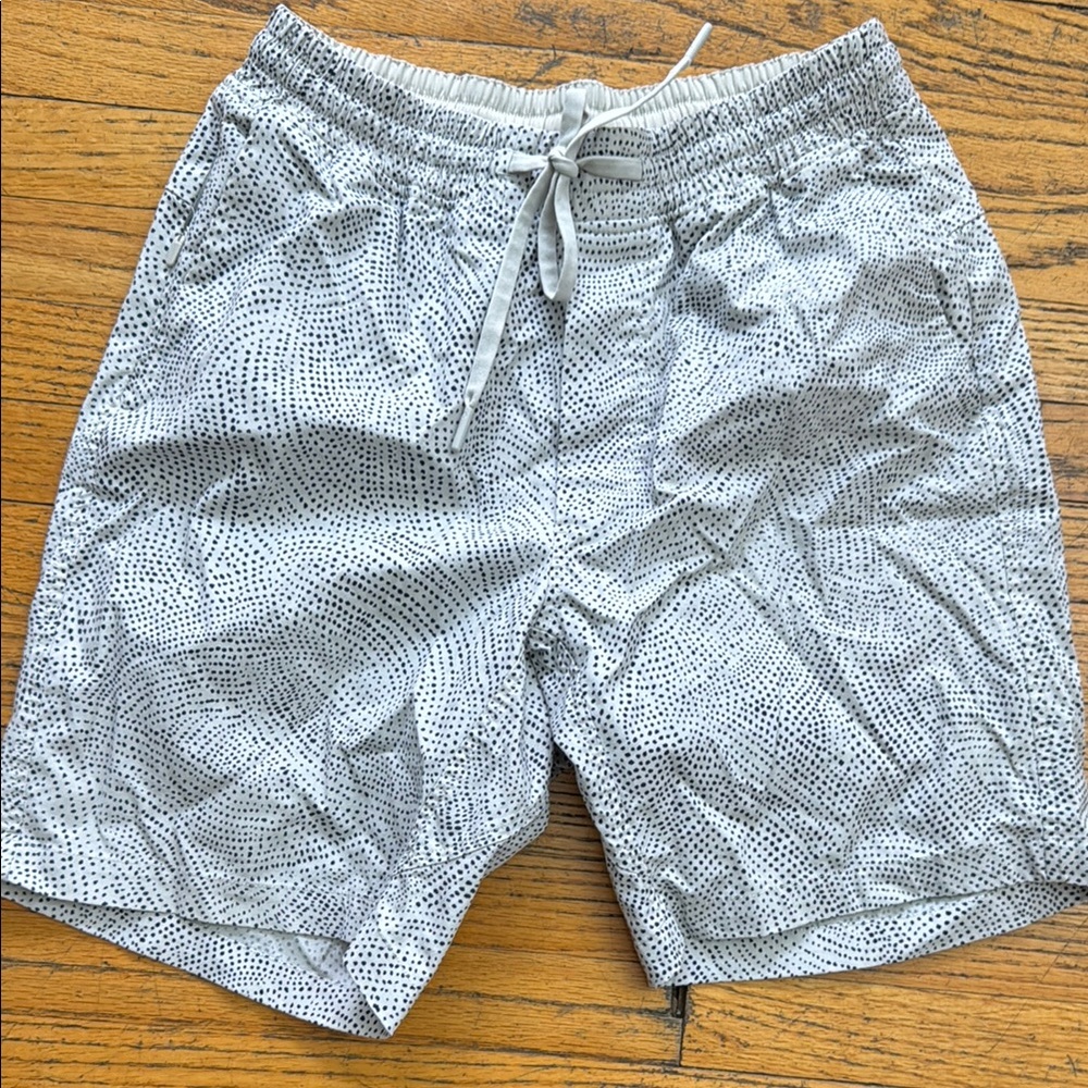 Lululemon - Men’s White and Black Patterned Shorts